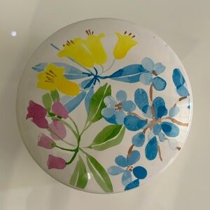 NWT-Cupcakes And Cashmere Jewelry Dish